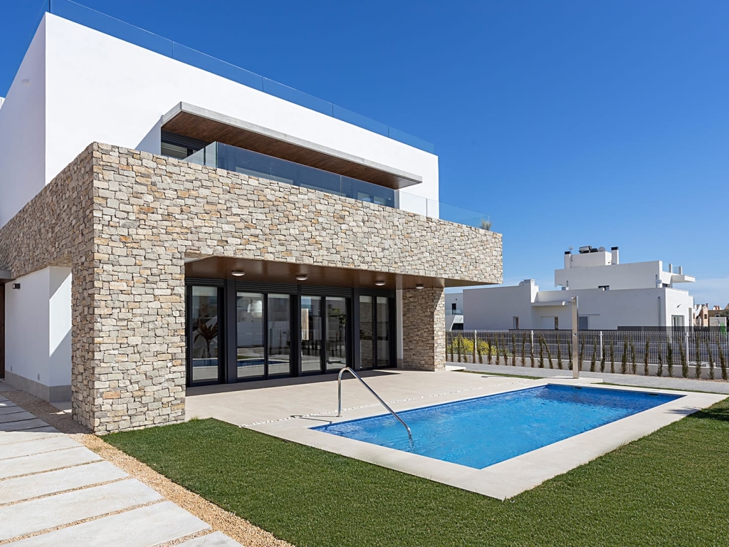 kant Blauw Stam Mallorca, Es Trenc, volledig gemeubelde nieuwbouw villa met privé zwembad,  tuin en garage te koop